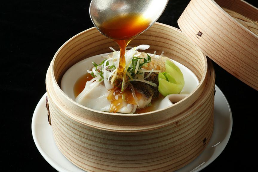 鮮魚のセイロ蒸し 特製ソース