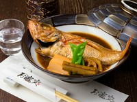 毎日市場で仕入れられる長崎の「のど黒」は、脂がのって美味。その日水揚げされた中で一番良いものが厳選されています。好みに合わせて「炭焼き」か「煮つけ」を選択可能。素材の旨味をダイレクトに味わえます。