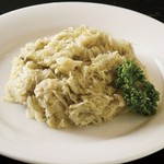 ドイツ産のガーキンズ(きゅうり)、キャロット(人参)、根セロリ、ロートクラウト。現地そのままの味を!!