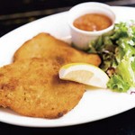 ミュンヘンの名物料理。レバーを混ぜ込んだ深い味わいのドイツ版ミートローフ。ふわふわ食感でレバーが苦手な方にもお薦め。