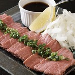 パプリカ、オニオン、ブロッコリー、マッシュルーム、ミニトマト、ズッキーニをドイツの塩でシンプルに味付けしたふんわりオムレツ。