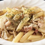 特製ガーリックバターを塗って焼きあげました!! こちらはドイツ料理ではありません(笑)