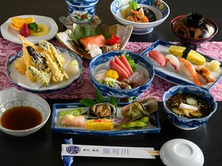 鮮度や季節を大切に、全国各地から取り寄せる海の幸