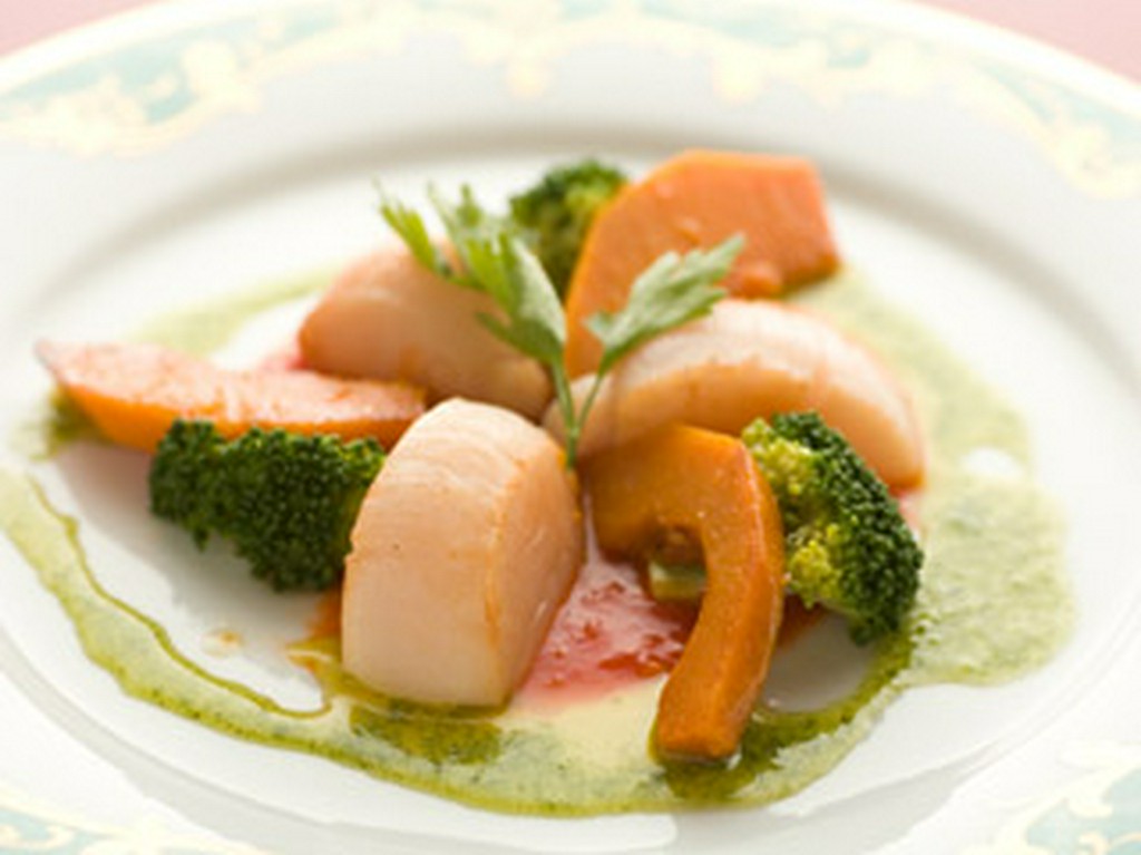 帆立貝のグリエトマトソース