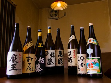 焼酎も常時50種類以上。豊富に取り揃えています