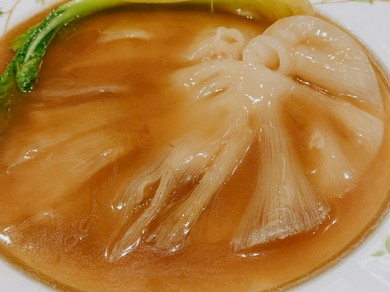 まずは「前菜5種盛合わせ」で、ゆっくりお酒と会話を楽しんで。