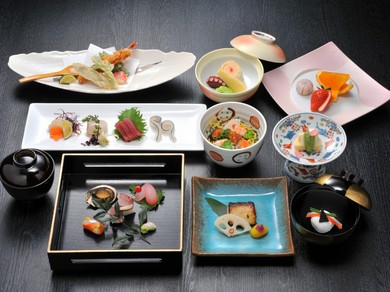 洗練された離れの個室は、お祝いや記念日のお席におすすめ