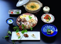 ※12月頃～3月頃
※2人前よりご注文下さい
・前菜
・ふぐ刺
・ふぐの唐揚
・ふぐの茶碗蒸し
・ふぐ鍋(雑炊付)
・デザート