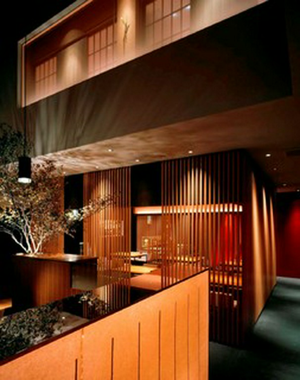 テーブル席、ソファ席、座敷（禁煙）、3タイプのお席をご用意