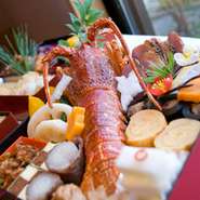 全て手作りの2段重。成花自慢の味を凝縮したおせち料理です。