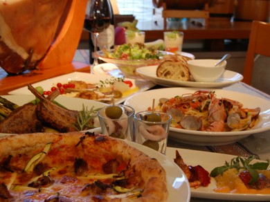 大皿コース4800円〜各種ご用意。歓送迎会はロメオに決まり！