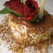 大皿コース2名様～（お一人様4200円）ご用意。お1人様１皿ずつお出しするコースは5500円～ご用意しております。

お二人の特別な日のお手伝いをさせて下さい。ご要望などお気軽にご相談ください。
