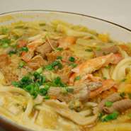 トリッパ（牛胃・ハチノス）・ホルモンをもちもちの氷見パスタと煮込みました。ピリッとした辛さをどうぞ！