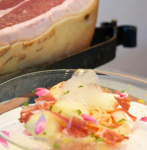 夏季限定　桃と生ハムの冷たいパスタ　１９８０