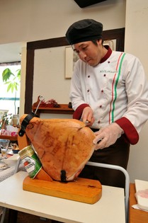 『パルマ産の生ハム　原木』