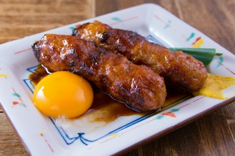 鶏と豚をブレンドした『月見つくね』