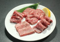 お肉総重量200g
【内容】
・上タン塩
・飛騨牛カルビ
・飛騨牛ロース
・極上やわらかハラミ
・ねぎみじん
・焼肉のたれ