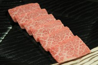 極上の霜降り肉の旨みをじっくり味わって下さい。