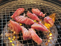 旨みがつまったあばらのお肉。
ジューシーで味わい深い逸品です。