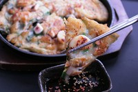 ニラたっぷり手焼きチヂミ　820円　　　　　
とろ～りチーズ手焼きチヂミ　980円
