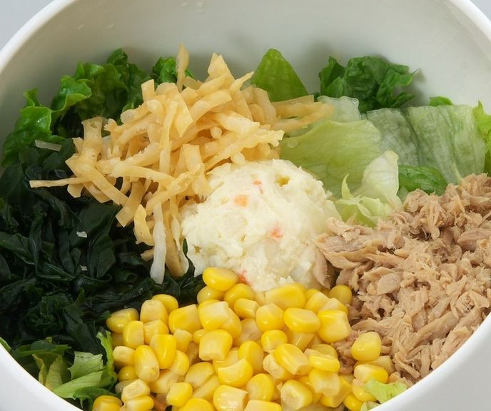 ボリュームたっぷりくいだおれサラダ