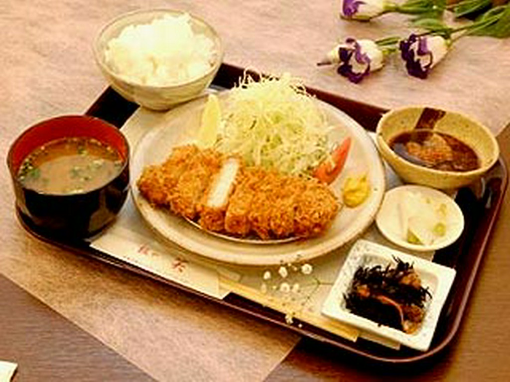 とんかつ定食（宮崎産のあじ豚）