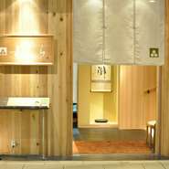 テーブル席、小上がり席　22席