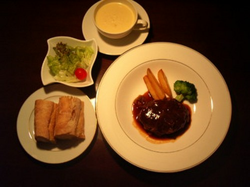 ランチメニュー　スープ・ミニサラダ付き