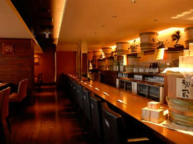 広くて雰囲気の良いカウンター