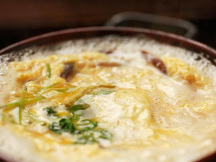  使用箱根優質水源製成的「湯葉」（豆腐皮），配上高湯與雞蛋燴製而成的蓋飯。