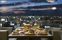 自慢のローストビーフをはじめ、季節に合わせたお料理をご用意。
そのほか、カフェドリンクやデザートも充実しております。
ブッフェの魅力を凝縮した選りすぐりメニューを心ゆくまでお楽しみください。