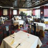 ランチタイムには、リーズナブルなお値段でお楽しみいただける限定ランチもご用意しております。かしこまらずにわいわい楽しめるのが中国料理の魅力のひとつ。おしゃべりしながらリラックスしてお過ごしください。