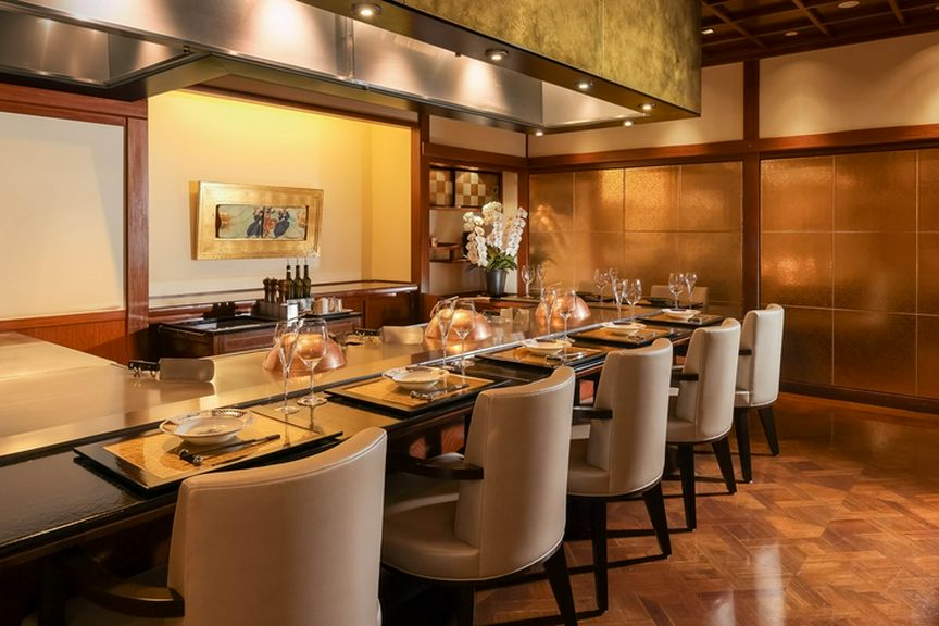 個室完備。おふたりの門出を祝う極上鉄板料理に舌鼓