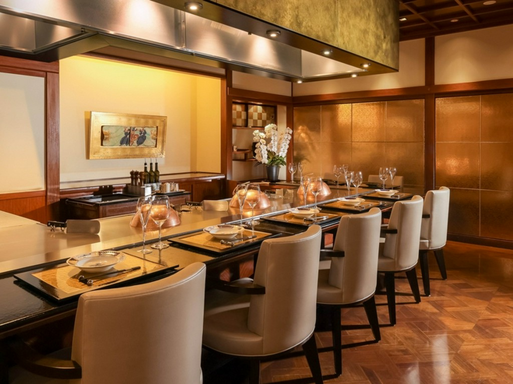 個室完備。おふたりの門出を祝う極上鉄板料理に舌鼓