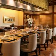 6～10名で利用できる個室は、ご両家の顔合わせや結納におすすめ。周りを気にせずゆったり過ごすことができます。サービスも信頼できるので、特別な日の利用にも安心です。