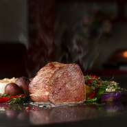 ※メニューは仕入状況等により変更となる場合がございます。予めご了承ください
※料金は規定のサービス料・税金が含まれます。
※食材の入荷状況により、メニューを一部変更させていただく場合がございます。
※コースはグループ毎にてお承り致します。
※年末年始期間はご利用頂けません。