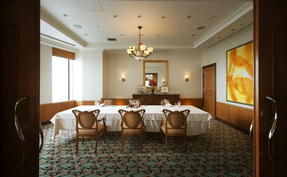 接待や大切な会食に。52階からの絶景と高級フレンチを堪能