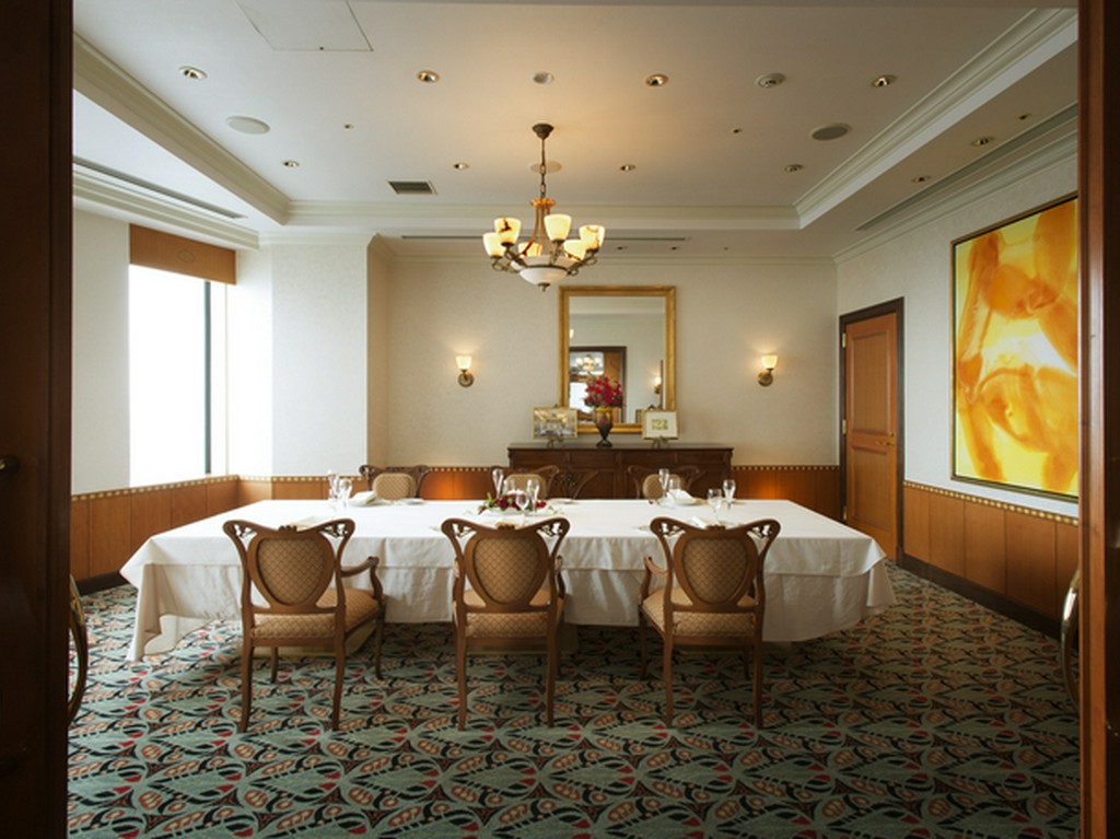 接待や大切な会食に。52階からの絶景と高級フレンチを堪能