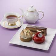 ●ケーキ
5種類からチョイス

●コーヒーor紅茶
ホットコーヒーはおかわり自由