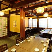 「宴会」「接待」などにお勧めの個室はお二階に全3室、6名様～最大80名様までご用意しております。人気のスペースなのでお早目のご予約がお勧めです。