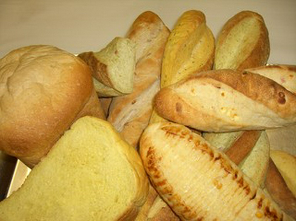 焼き立てパン　前日までに料理を御予約頂くとおかわりできます。