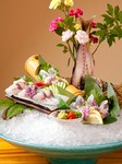 活簀をご覧になり、係りのものにお申し付けください。魚のあらは唐揚げ・汁物等に調理いたします。※大きさでお値段が変わります
