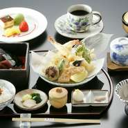 先付け・天ぷら・茶碗蒸し・白ご飯・ちりめん・汁物・香の物・デザート・珈琲