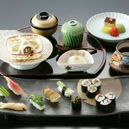 野菜だけで仕立てたお寿司六貫

巻物二種・手造り豆腐・野菜の天ぷら・茶碗蒸し・吸物・デザート・珈琲