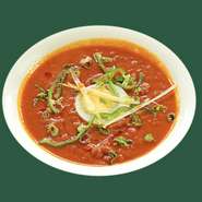 豚肉とトマト、玉葱をスパイスで味付け