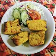 魚をスパイスで味付けしタンドールで焼いたもの