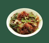 チキンと野菜を炒めた辛いカレー