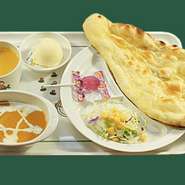 チキンカレー　ナン　or ライス
サラダ
アイスクリーム　370円　までのソフトドリンク
