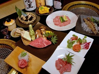 上質な肉を使った、豪華な懐石風焼肉コース。