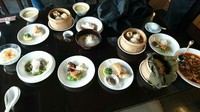 オードブル三種盛り、スープ、蒸し物三種盛り、揚げ物二種盛り、小菜干貝粥（干し貝柱入おかゆ）or 荷葉飯（ハスめし）、点心、デザート、コーヒー